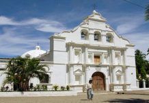 Iglesia de San Agustín Acasaguastlán, de estilo barroco colonial