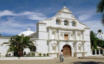 Iglesia de San Agustín Acasaguastlán, de estilo barroco colonial