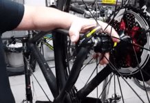 Cómo cambiar la rueda trasera de la bicicleta