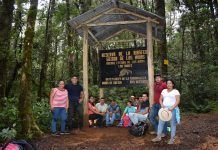 La aventura fascinante de la subida a la Peña del Ángel Expedición InfantiaN bajo el cartel de Reserva de la Biosfera en la Peña del Ángel