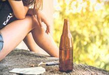 Lucha de una joven adicta al alcohol y la marihuana Jóvenes adictos al alcohol y las drogas