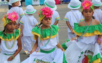 Danzas tradicionales de los pueblos del Valle del Motagua Trajes típicos coloniales (Guastatoya)