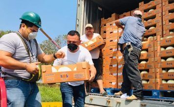 EQUISOLIDARIDAD: cada persona necesitada, su gota de solidaridad Reparto de melones en Morales Izabal