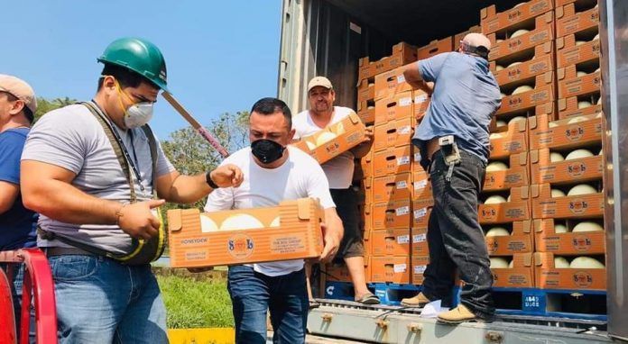 Reparto de melones en Morales Izabal