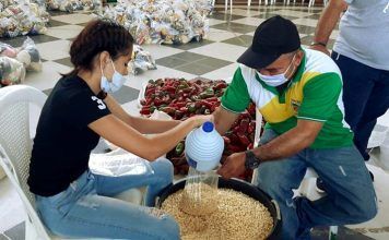 Los pueblos del Motagua, libres del coronavirus pero no de sus efectos Guastatoya reparte víveres entre los vecinos