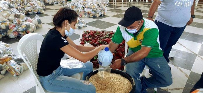 Guastatoya reparte víveres entre los vecinos