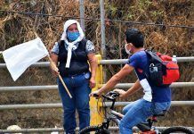 “Las banderas se pudren, pero nadie viene” Banderas blancas