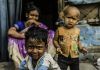 Muchas bocas y pocos alimentos en las casas de los pobres Familias pobres