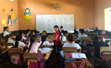 Regreso al ágora: aulas cerradas y escuela en la plaza pública Escuela en la plaza pública