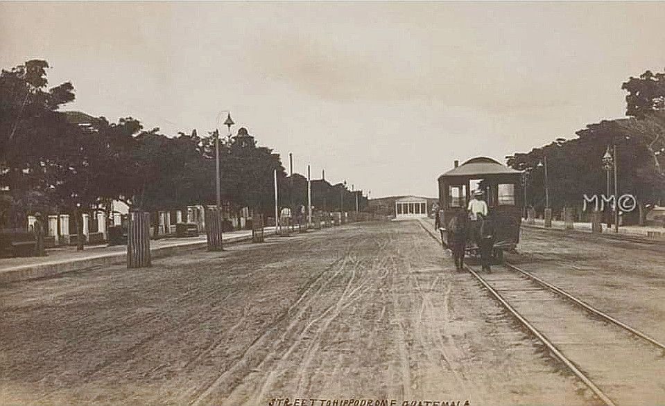Calle del Hipódromo con el templo Minerva al fondo
