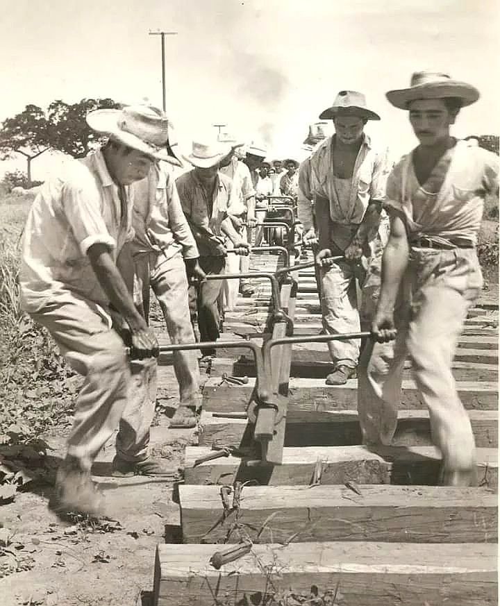 Construcción de la línea ferroviaria en Tiquisate