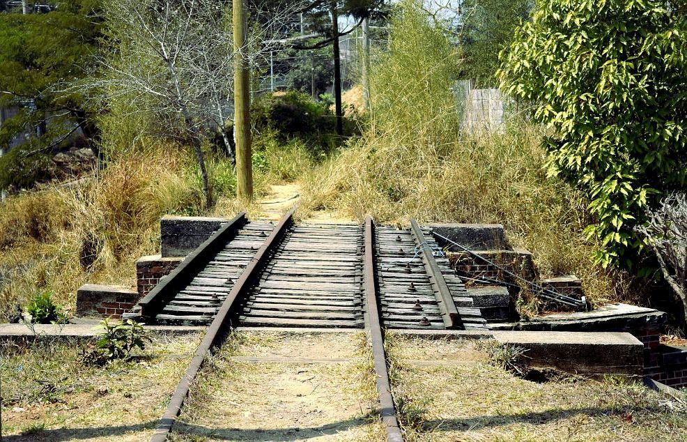 Muchos tramos de la vía abandonados