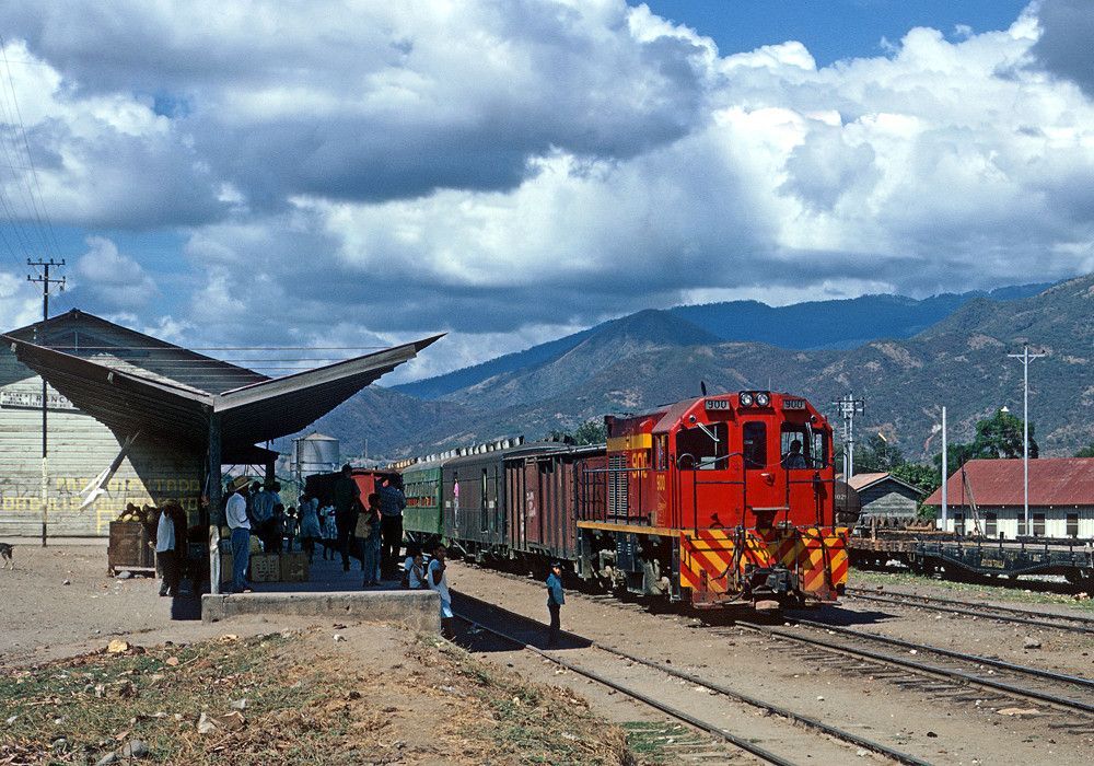 Ferrocarril en la estación de El Rancho (El Progreso)