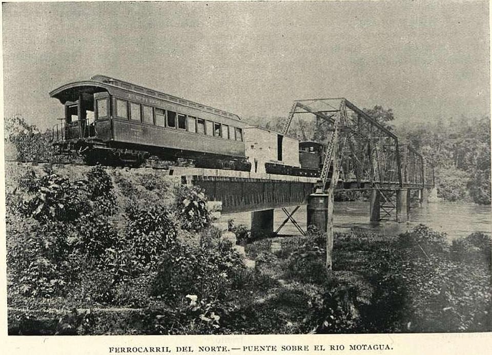 Puente sobre el río Motagua