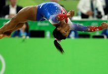 Simone Biles: “Manéjese con cuidado. ¡Muy frágil!” Simone Biles