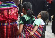 Madre adolescente y esposa maltratada madre adolescente