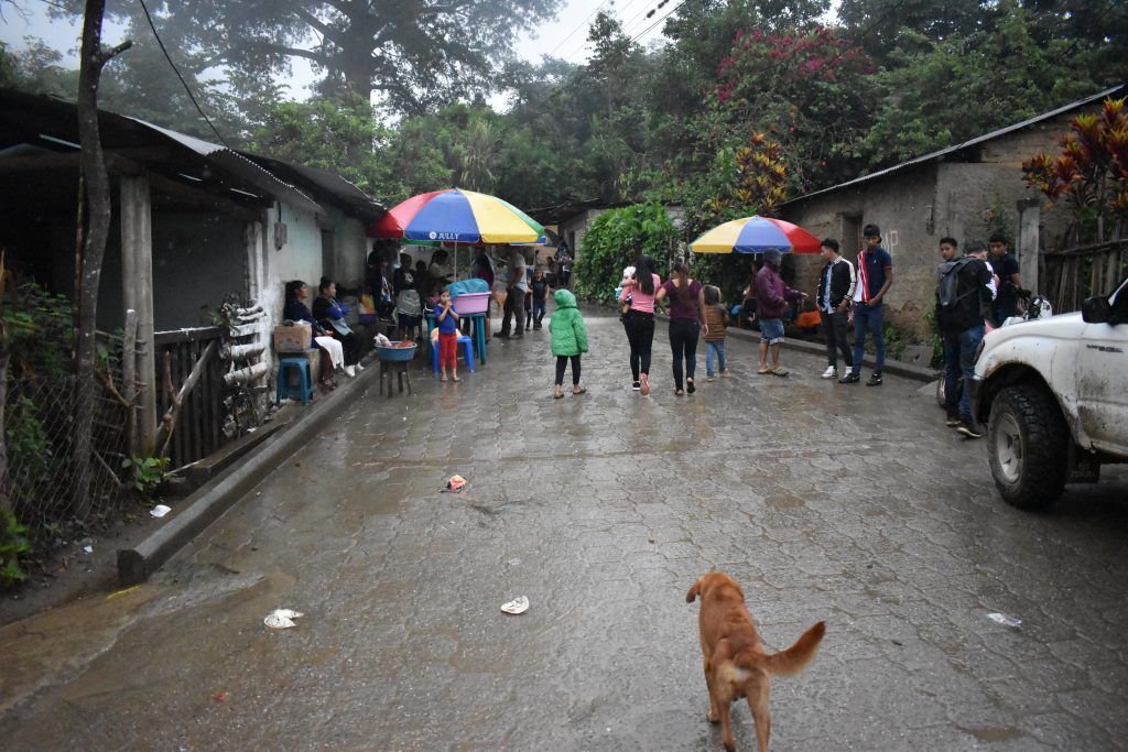 Ambiente festivo en El Cimiento (San Agustín Acasaguastlán)