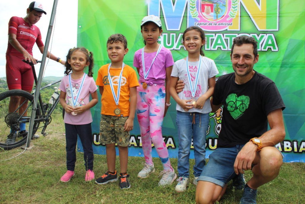 Brandan en la entrega de premios con los más pequeños