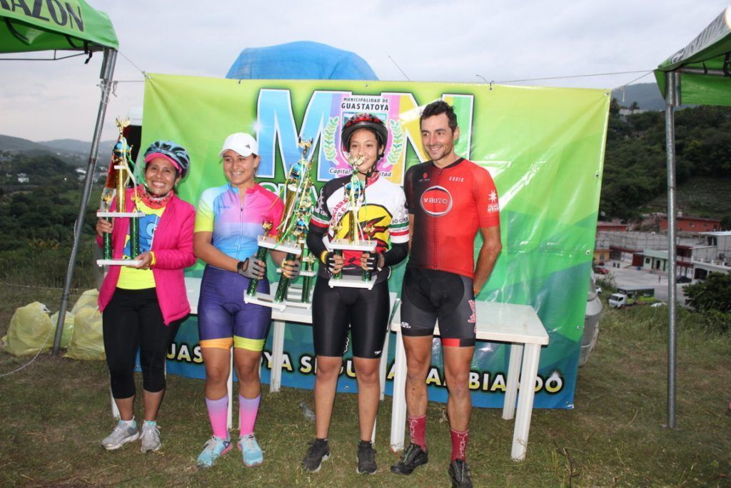Podium categoría femenina en circuito largo