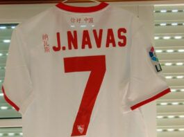 Consigue las camisetas de Jesús Navas y J. A. Reyes